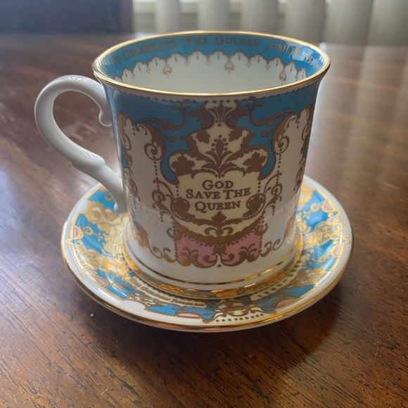 Queen Elizabeth 2002 Golden Jubilee Tea Cup & Saucer - Picture 2 of 5